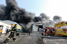 평동산단 공장 화재…건물 1동 붕괴, 불길 확산(3보)