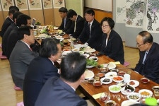 부산 수산관련 단체장 만난 윤진숙 장관
