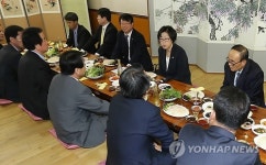 부산 수산관련 단체장 만난 윤진숙 장관