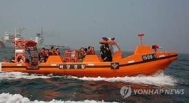 판사들, EEZ해역서 단정 타고 中어선 단속 체험