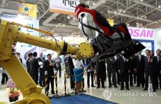산업용 로봇을 체험기구로 제작