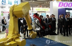 산업용 로봇으로 만든 체험기구