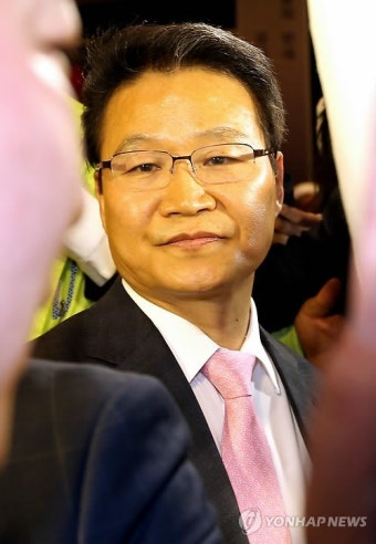 檢, 김용판 前서울경찰청장 소환 조사(종합)