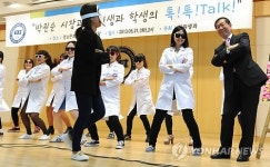 한양여대생들과 젠틀맨 춤추는 박원순 시장