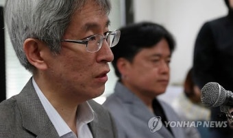 질문에 답하는 뉴스타파 김용진 대표