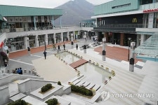 고속도로 휴게소 전쟁…반경 8㎞내 4개 밀집