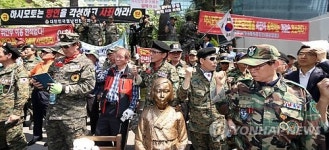 군가 부르는 월남전 참전자