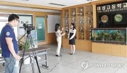 용인 태성고 취재 중인 중국 CCTV 기자
