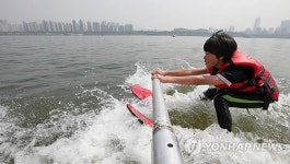 수상스키 배우는 청소년