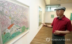 왈종미술관 소개하는 이왈종 화백