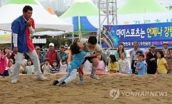 내일은 천하장사…강릉단오제 씨름