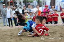 내일은 천하장사…강릉단오제 씨름