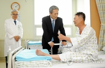김관진 장관, 중앙보훈병원 위문 방문