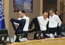 웃옷 벗고 시작합시다