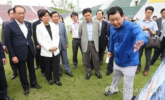 동계올림픽 준비상황 설명 듣는 황우여 대표