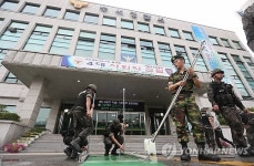 백색가루 괴소포…제독작업 마친 군