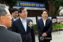 박원순 시장, 명동관광정보센터 설치 예정지 시찰