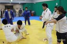 올림픽메달리스트 김재범, 농아올림픽 대표 지도