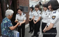 제빵 나눔 봉사하는 여경들