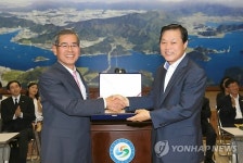 창원시, 덴소 사장에 명예시민증