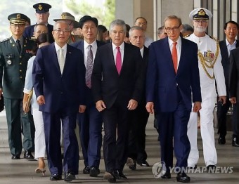 전쟁기념관 방문한 호주 외교.국방장관