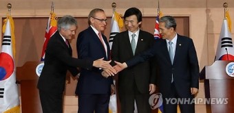 한·호주 외교·국방장관 악수