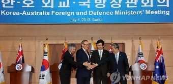 한·호주 외교·국방장관 악수