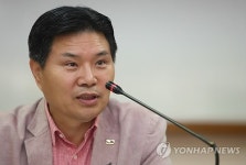 WTF 총재 후보 사퇴하는 홍문종 이사장