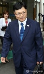 개성공단 실무회담 떠나는 서호 수석대표