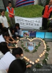 <아시아나기 사고> 중국인 여고생 추모, 한국 중학생 헌화