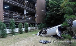 전대병원 주차빌딩 4층서 차량 돌진해 추락