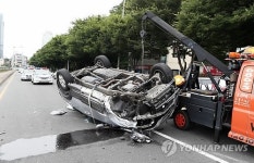 울산 남산로서 뒤집어진 차량