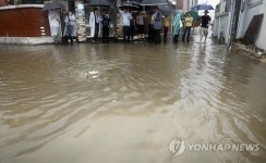 춘천 도심 주택가 유례없는 침수…인재 공방