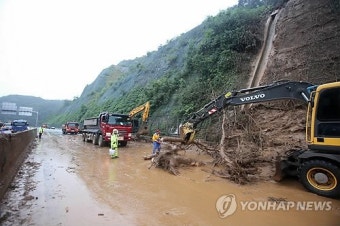 중앙고속도로 토사 유출