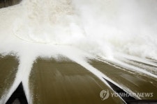 북측 유입량 증가…화천댐 수문 모두 개방