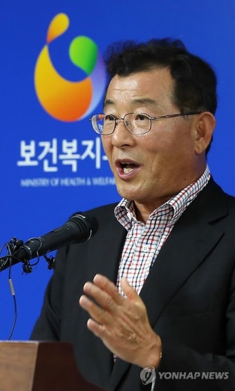 질문 답하는 김상균 위원장