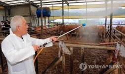 축산 농가 방문한 김한길 민주당 대표