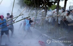 격돌하는 희망버스-현대차