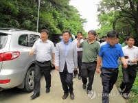 송전탑 반대 움막 농성 현장 떠나는 산업부 장관
