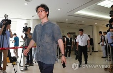 열람실 들어가는 민간전문가들