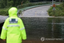 침수된 영동1교 하부도로