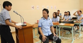 교단엔 학생·교복입은 교사…역지사지 이색수업