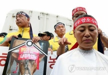 한우협회, 소값 회복 촉구 삭발