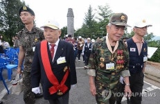425고지 전적지 방문한 참전용사와 후손들