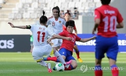 볼 다투는 김나래