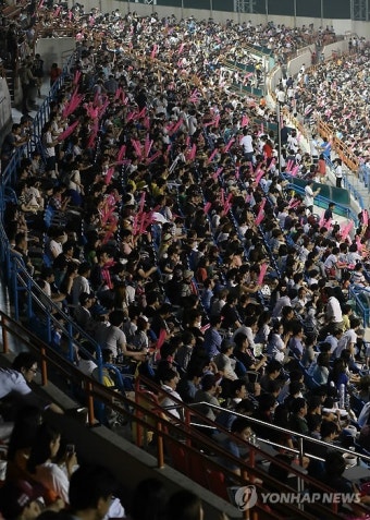 프로야구, 345경기만에 400만 관중 돌파