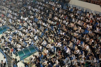 프로야구, 345경기만에 400만 관중 돌파