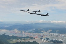 공군 F-15K편대, 정전60주년 맞아 부산신항 일대 초계비행