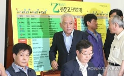 대리기사 피해사례 증언대회 참석하는 김한길
