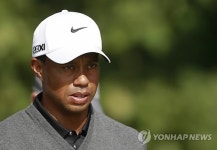 우즈, PGA챔피언십 대회장서 연습…여자친구 동행